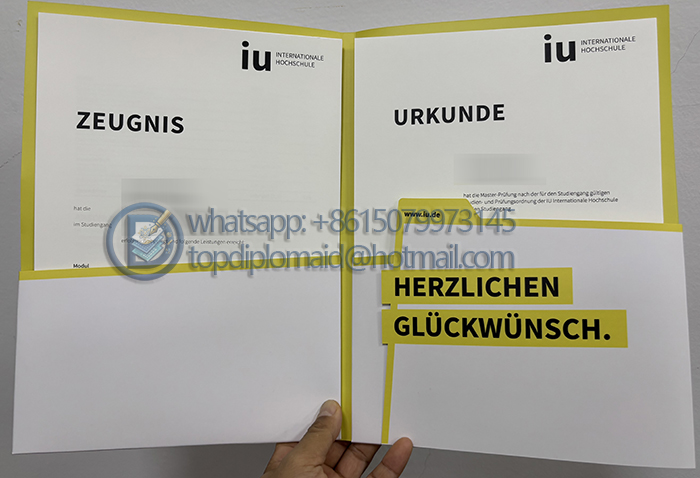 IU Internationale Hochschule Urkunde and Zeugnis with cover