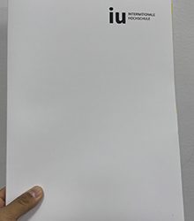 IU Internationale Hochschule Urkunde and Zeugnis with cover 2026